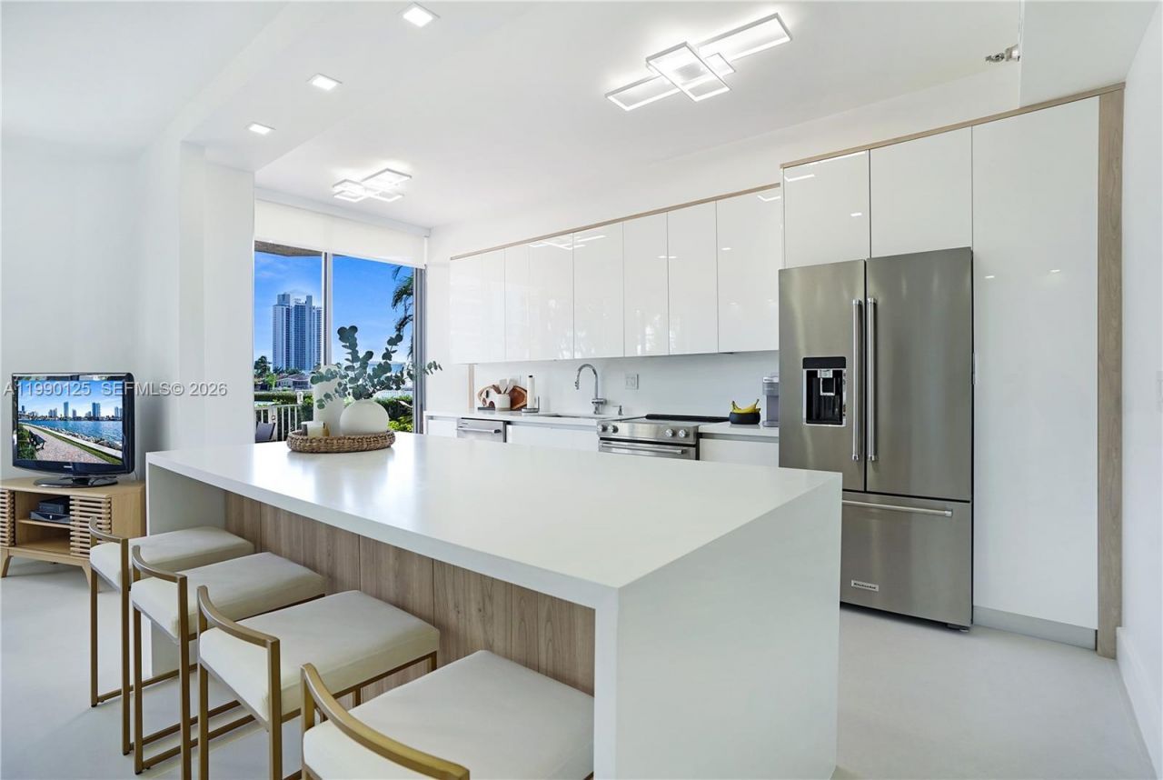 19101 Mystic Pointe Dr, Unit 111, Aventura, FL 33180 Photo