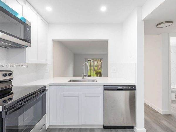 10330 NW 8th St, Unit 104, Pembroke Pines, FL 33026