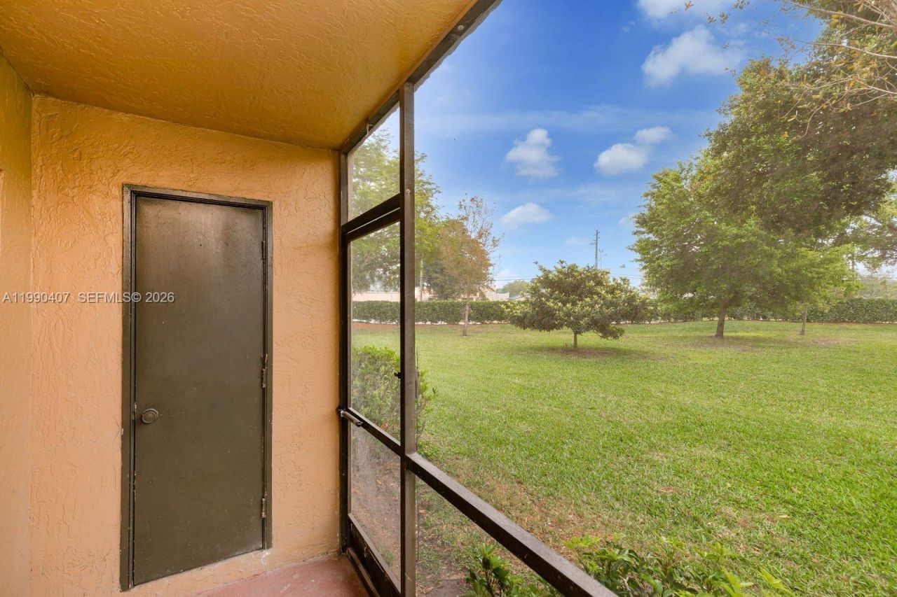 10330 NW 8th St, Unit 104, Pembroke Pines, FL 33026 Photo
