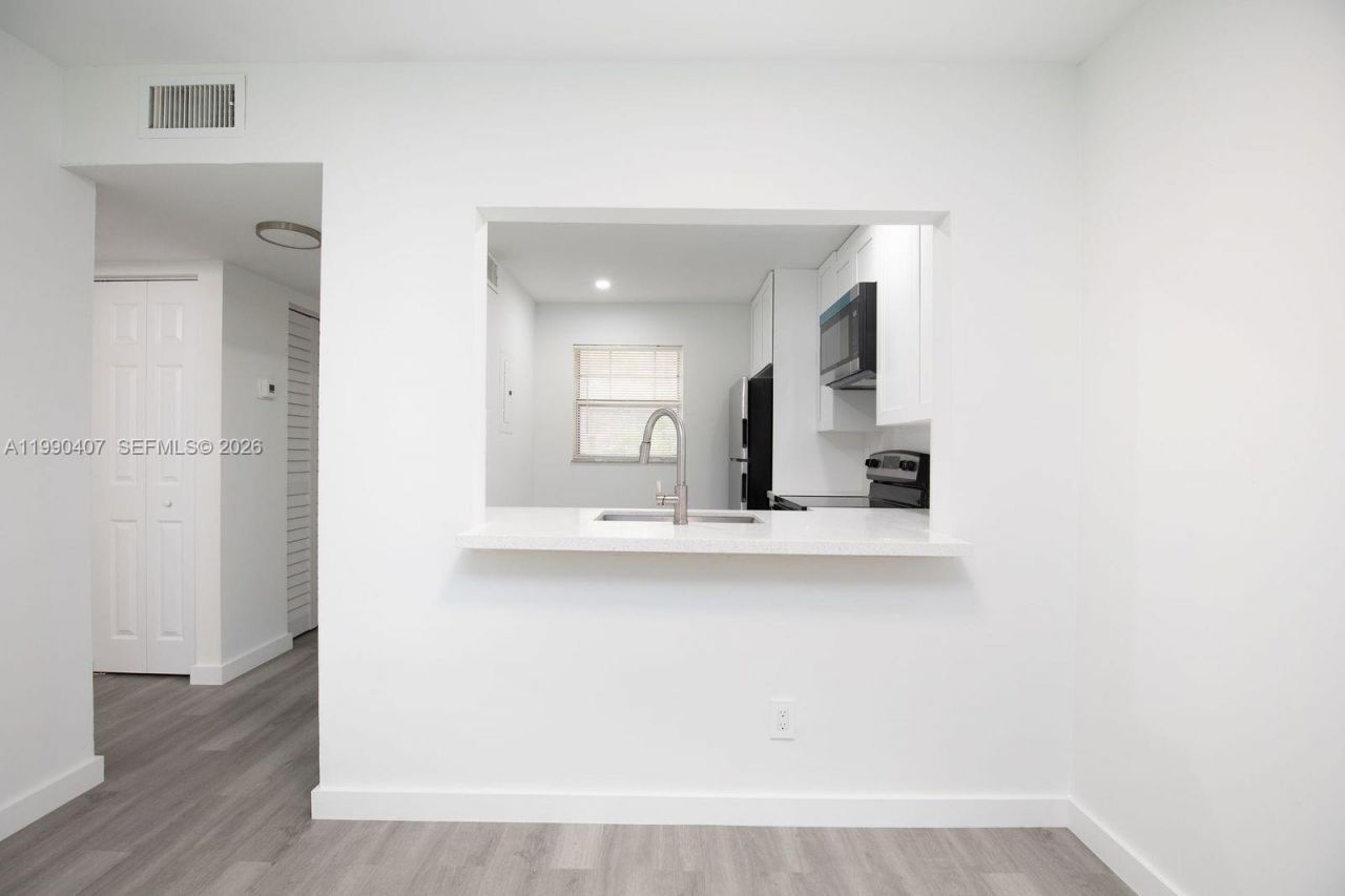 10330 NW 8th St, Unit 104, Pembroke Pines, FL 33026 Photo