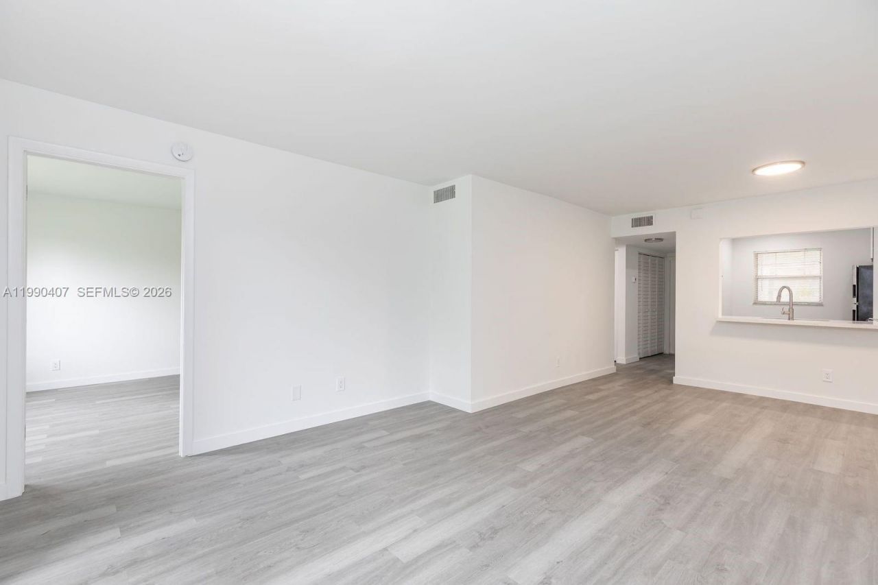 10330 NW 8th St, Unit 104, Pembroke Pines, FL 33026 Photo