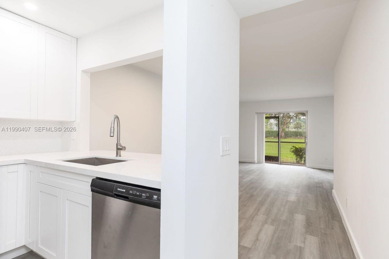 10330 NW 8th St, Unit 104, Pembroke Pines, FL 33026 Photo