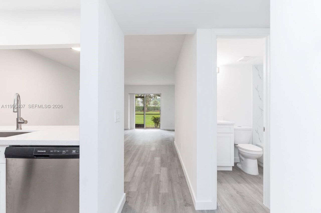 10330 NW 8th St, Unit 104, Pembroke Pines, FL 33026 Photo