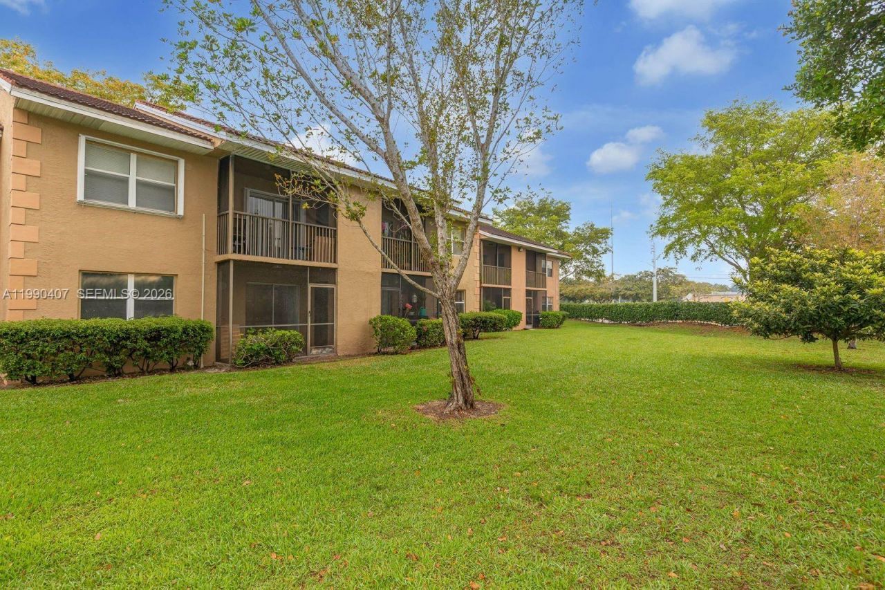 10330 NW 8th St, Unit 104, Pembroke Pines, FL 33026 Photo