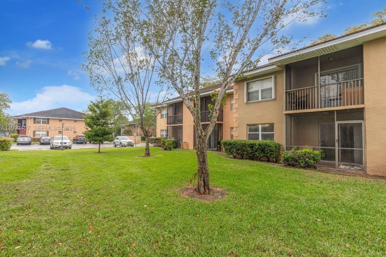 10330 NW 8th St, Unit 104, Pembroke Pines, FL 33026 Photo
