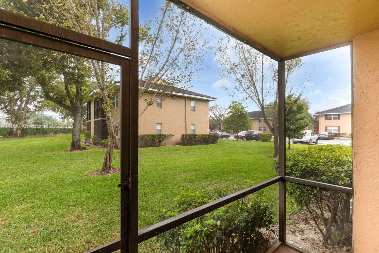 10330 NW 8th St, Unit 104, Pembroke Pines, FL 33026 Photo