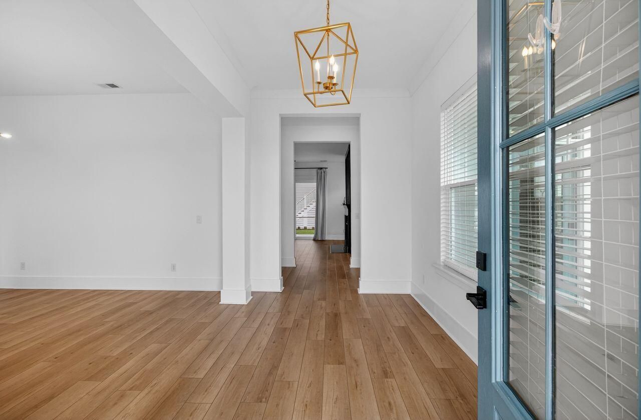 200 Symphony Avenue Photo 10