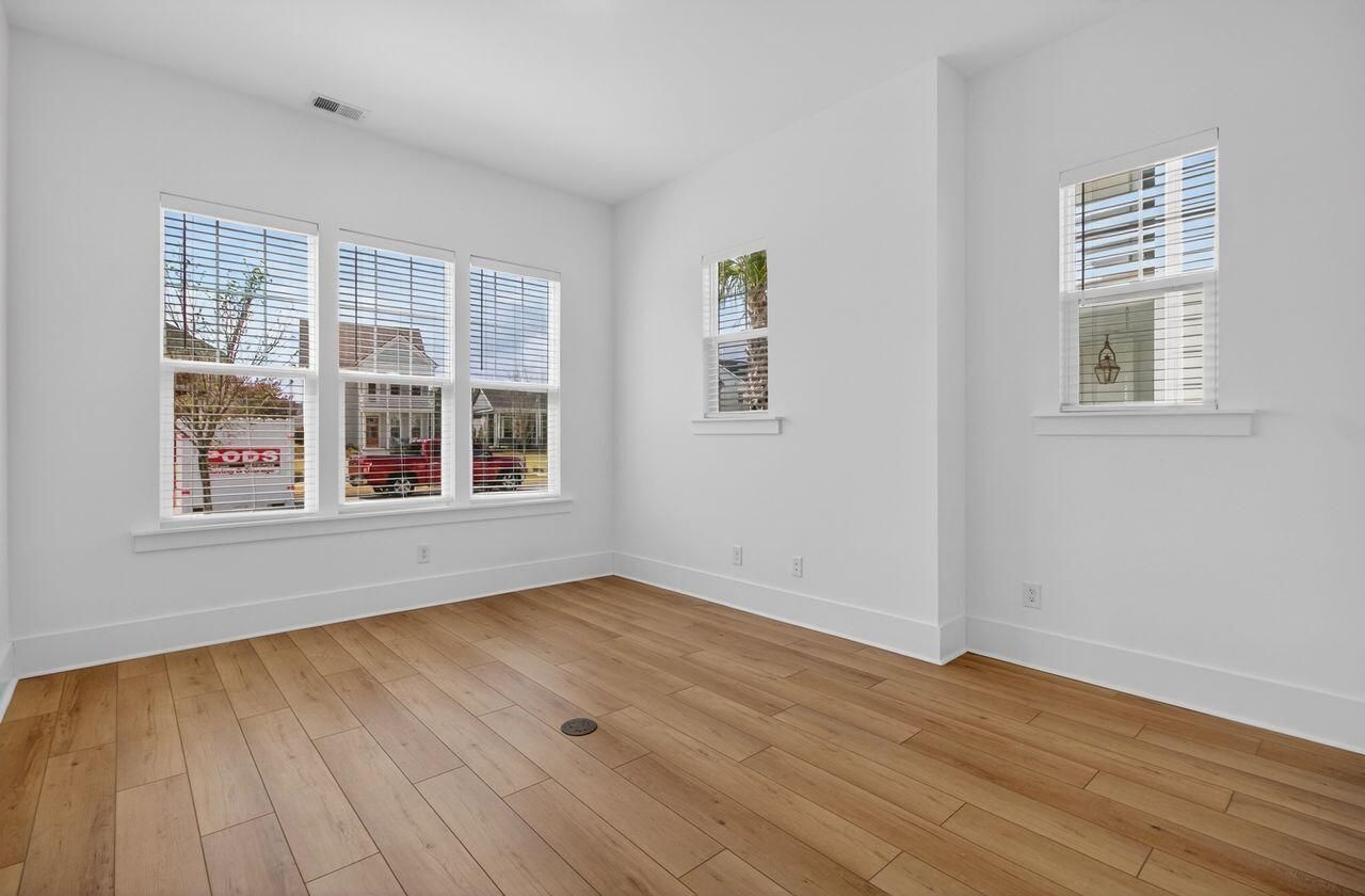 200 Symphony Avenue Photo 24