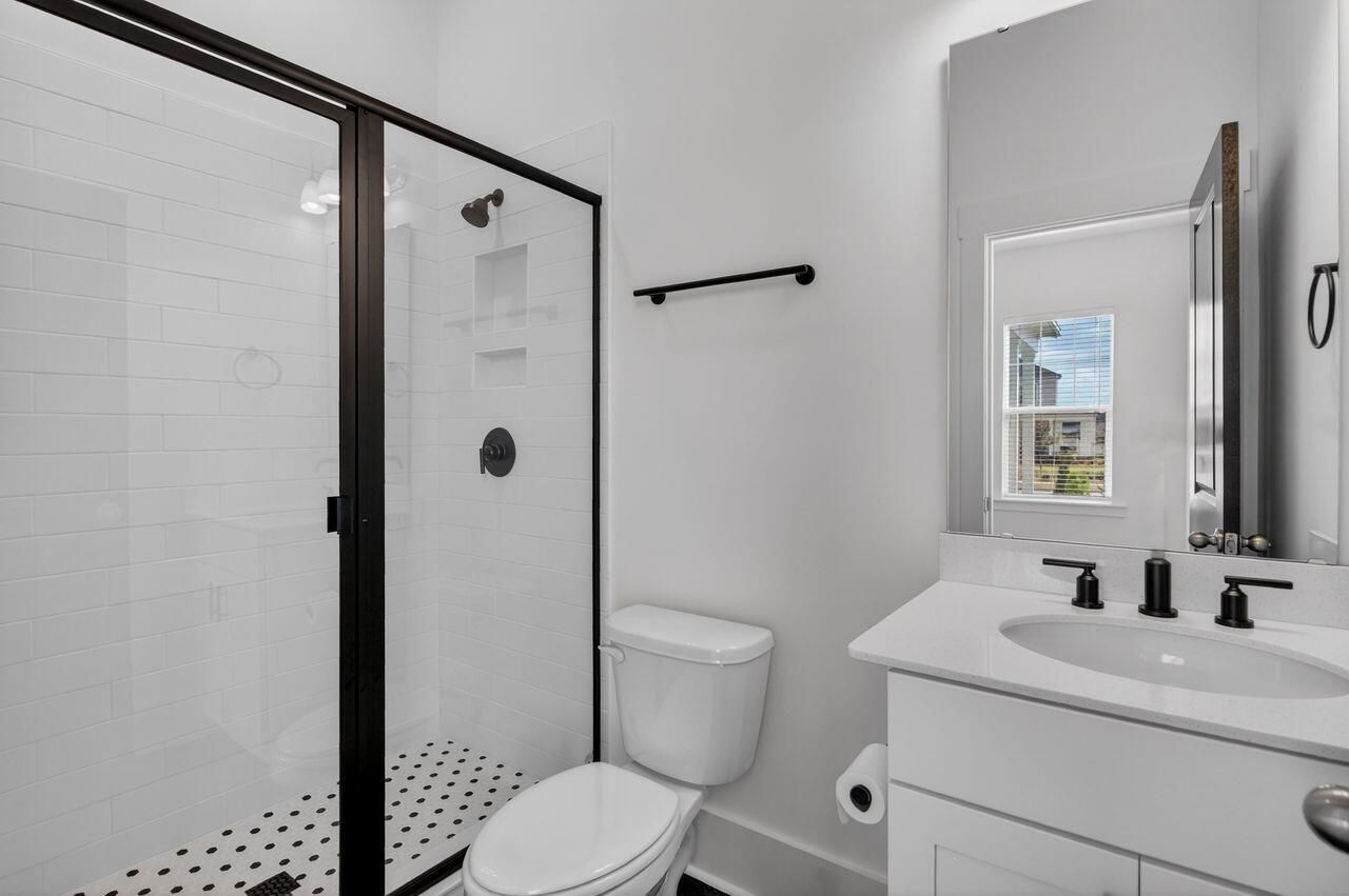 200 Symphony Avenue Photo 26