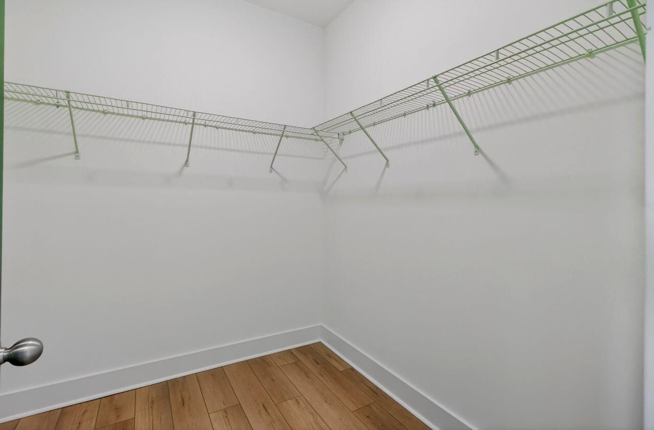 200 Symphony Avenue Photo 32