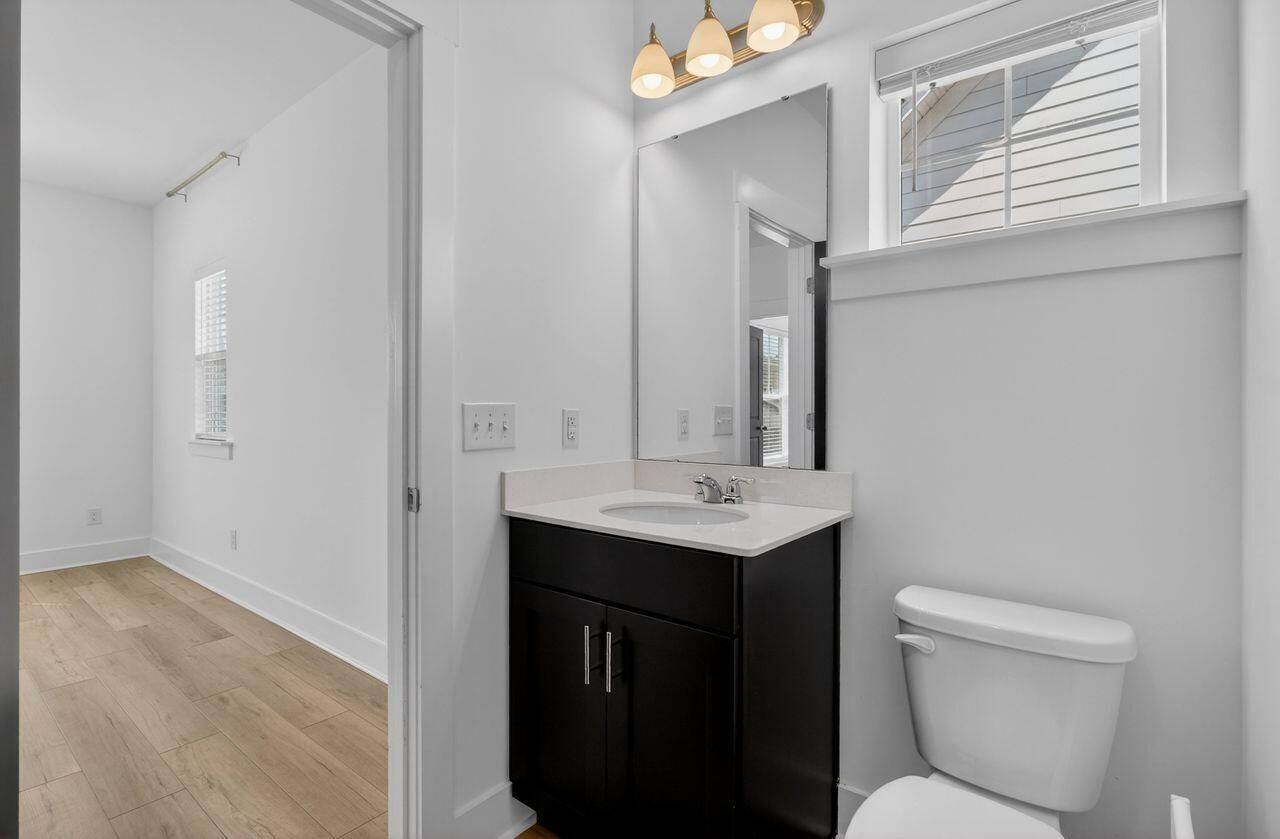 200 Symphony Avenue Photo 39