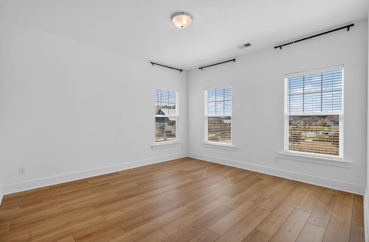 200 Symphony Avenue Photo 41