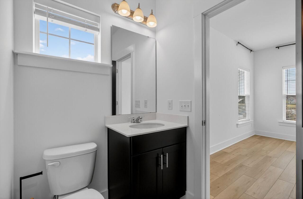 200 Symphony Avenue Photo 46