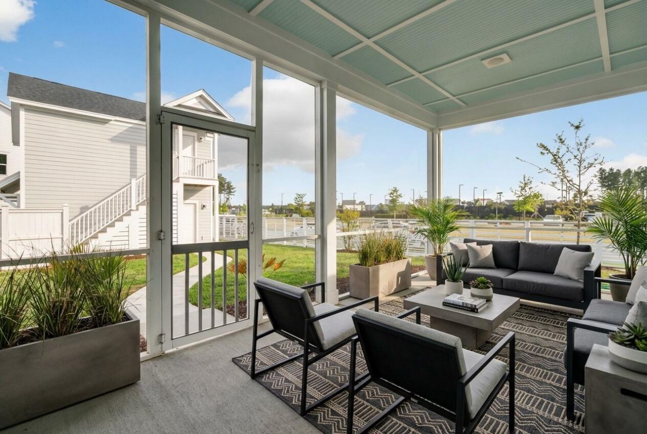 200 Symphony Avenue Photo 47