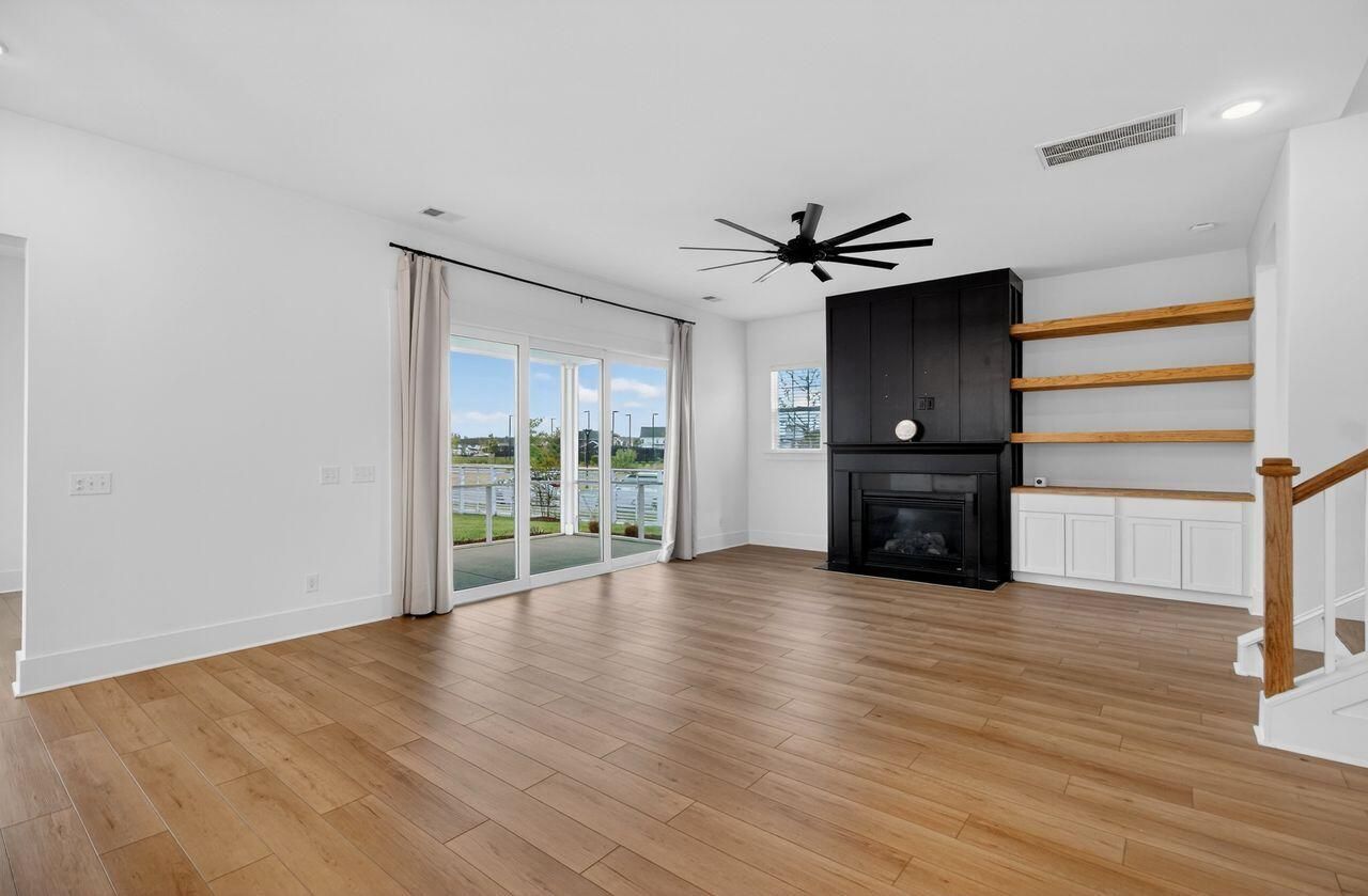 200 Symphony Avenue Photo 8