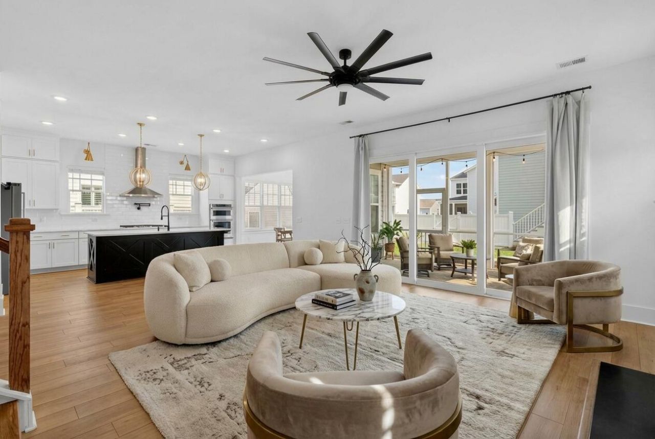 200 Symphony Avenue Photo 8