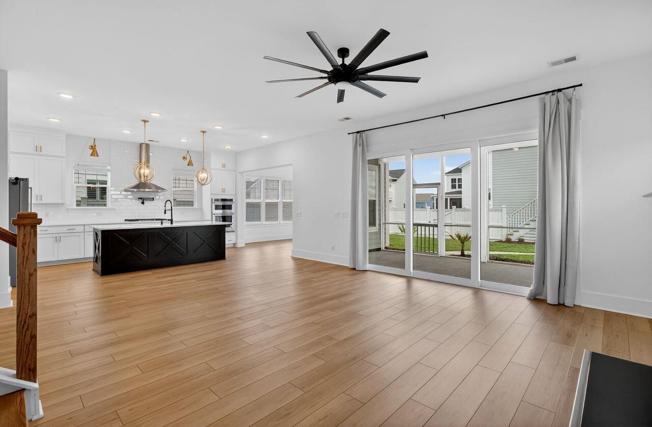 200 Symphony Avenue Photo 9