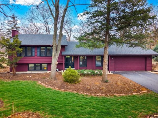 8S295 College Road , Naperville, IL 60540