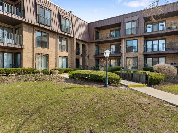 2 The Court Of Harborside , Unit 207, Northbrook, IL 60062