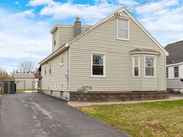 352 Roxford Road N, Syracuse, NY 13208