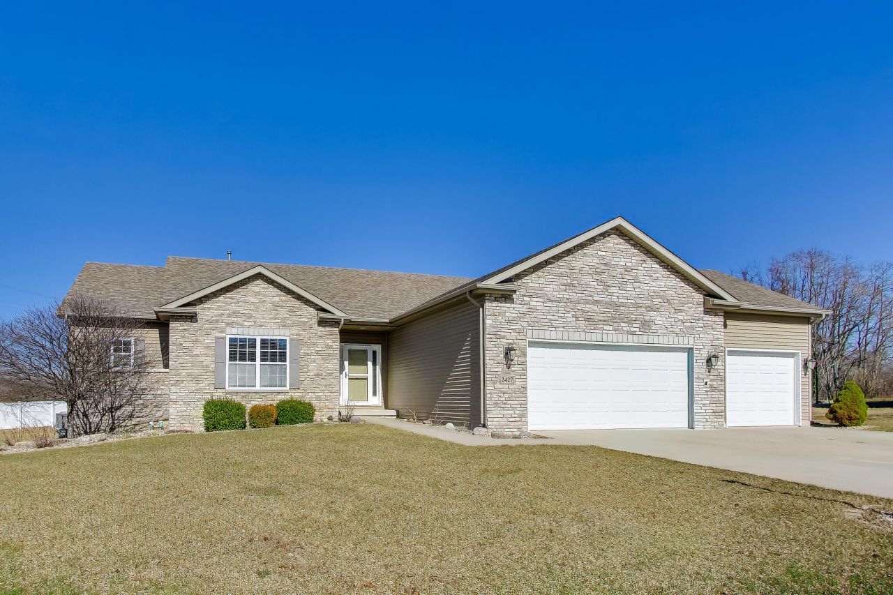 2427 Bennington Avenue, Schererville, IN 46375 Main Photo