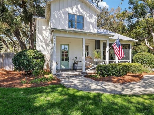 1925 Frederica Road , St Simons Island, GA 31522