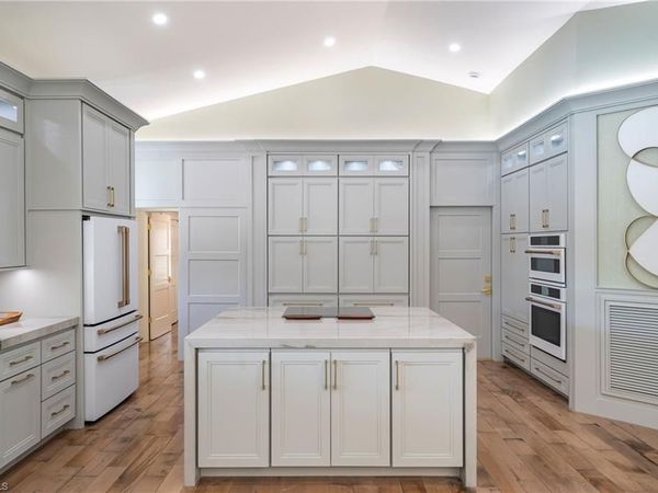 805 Lake Vista CT, NAPLES, FL 34108