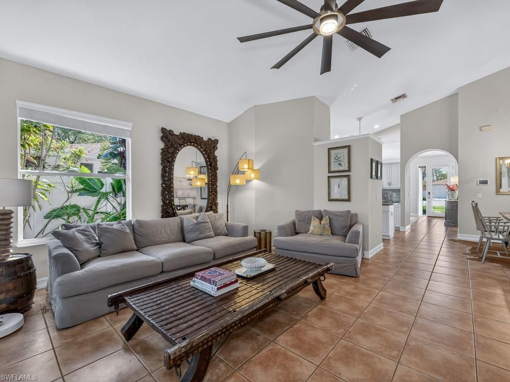 585 104th Ave N, Naples, FL 34108 Main Photo
