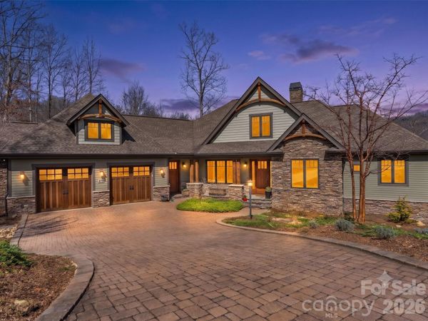 276 Stone Valley Way, Hendersonville, NC 28792