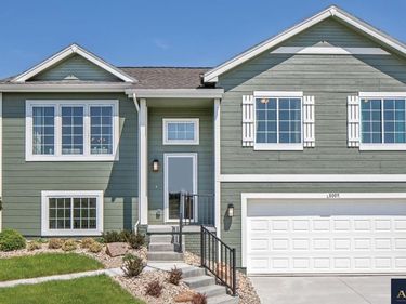 8009 N 113 Street, Omaha, NE 68142