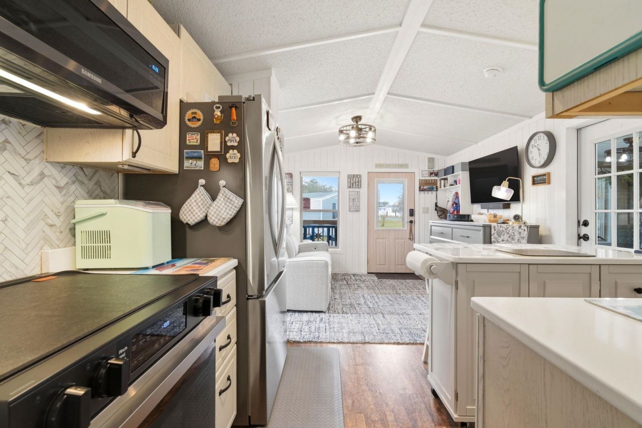 1413 Circle Dr. Photo 10