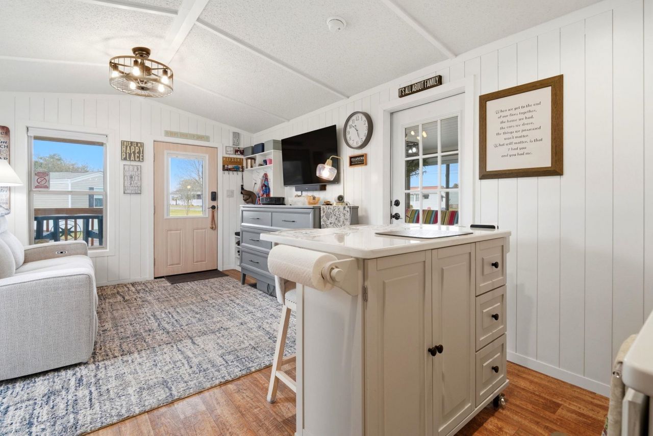 1413 Circle Dr. Photo 11