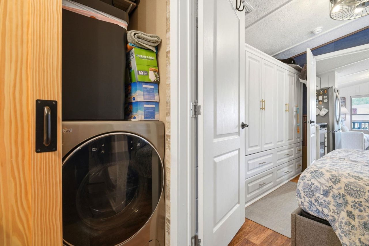 1413 Circle Dr. Photo 23