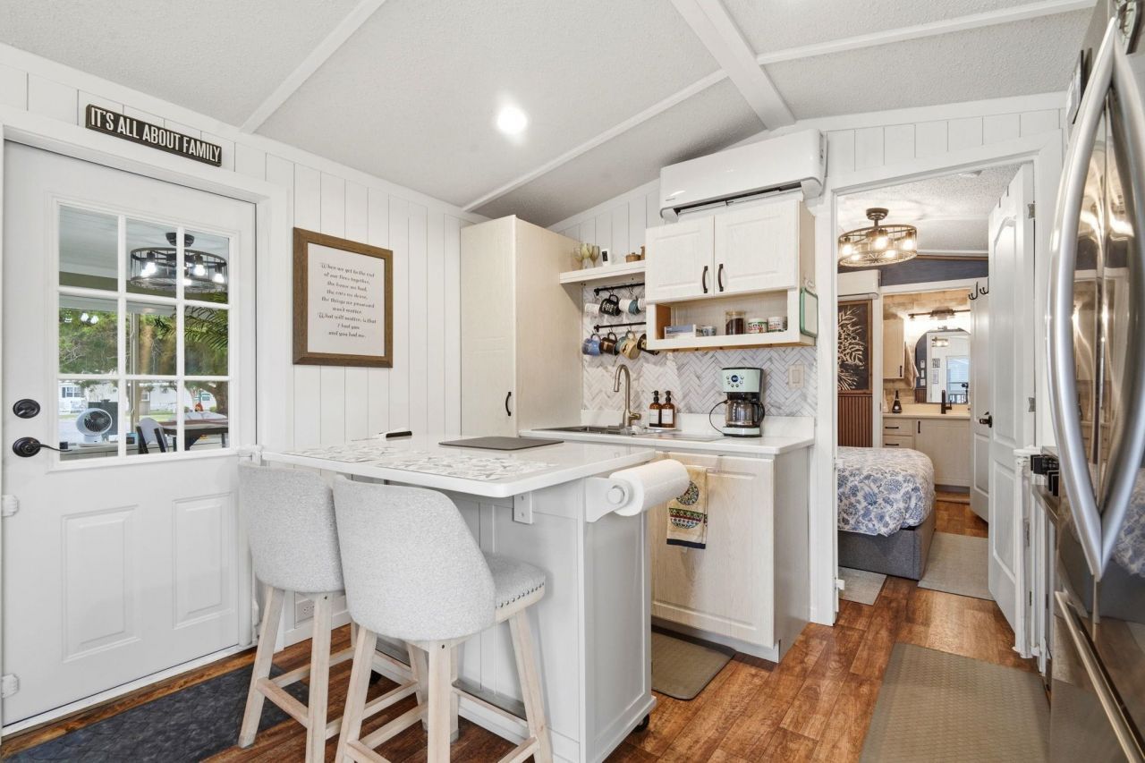 1413 Circle Dr. Photo 6