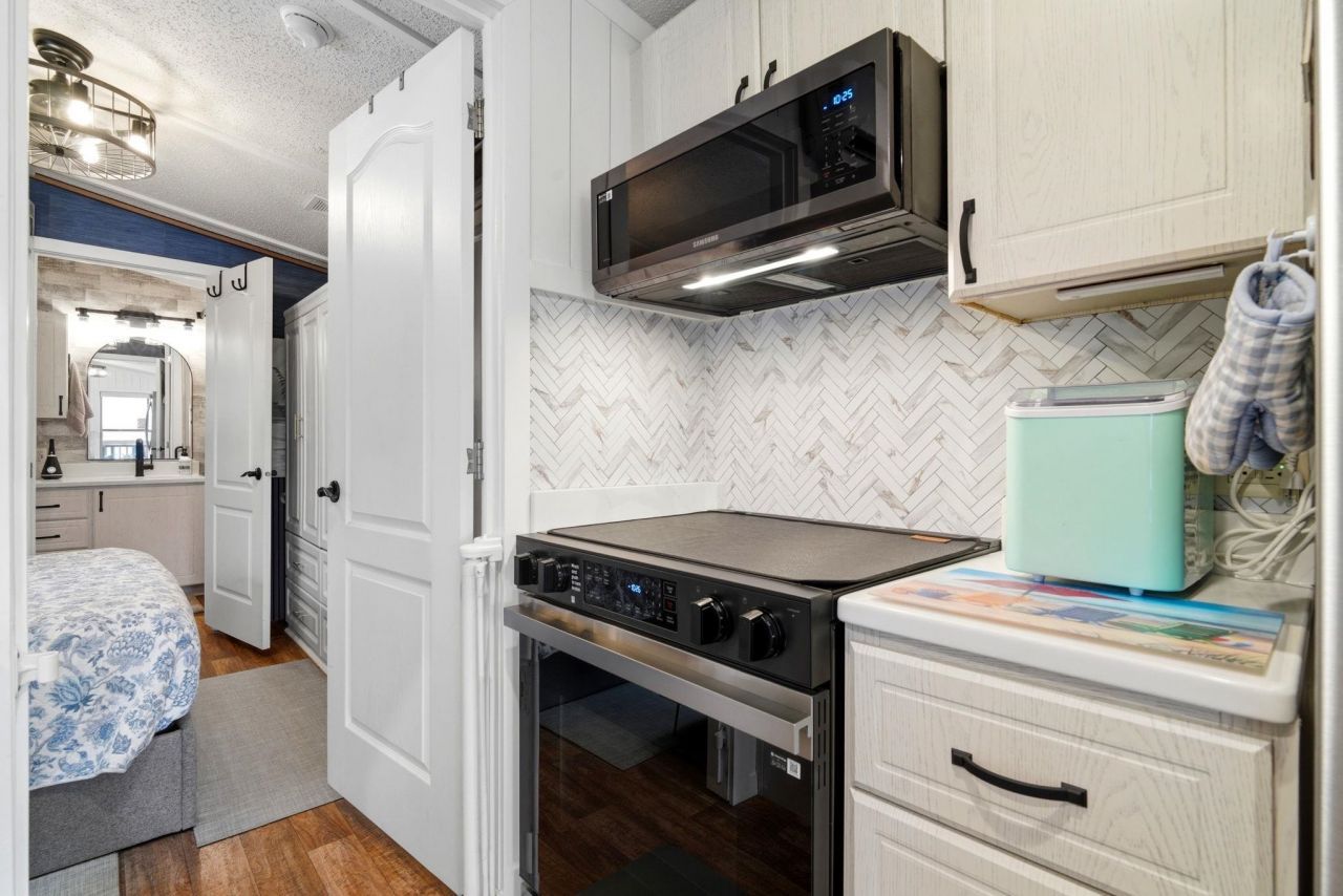 1413 Circle Dr. Photo 7