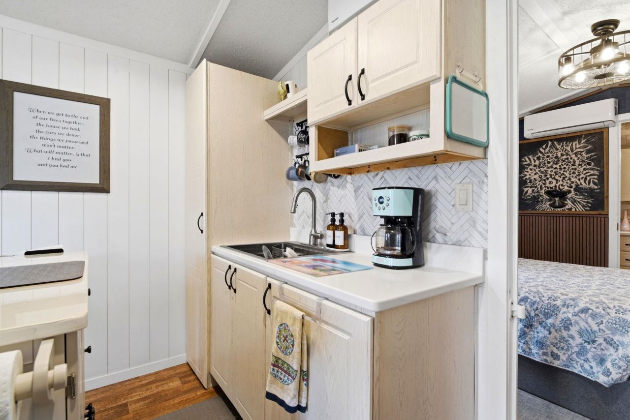 1413 Circle Dr. Photo 8