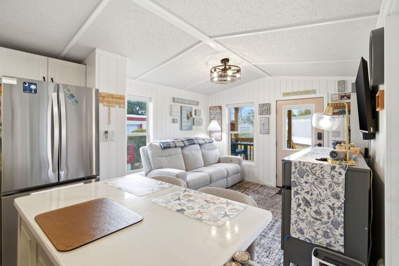 1413 Circle Dr. Photo 9