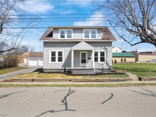 42 Ohio Street SW, Navarre, OH 44662