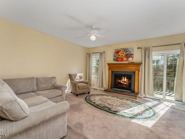 107 Franklin Ct, Raritan, NJ 08822