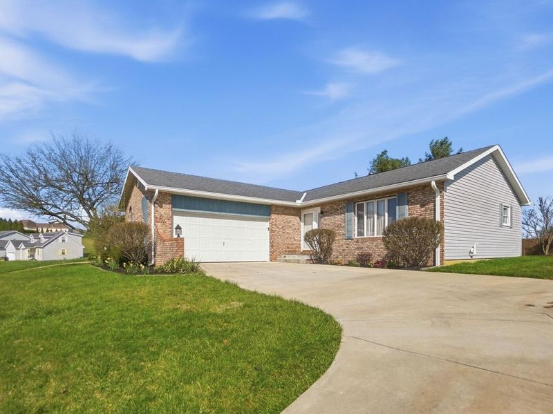 293 Mae Street , Logan, OH 43138 Photo 4