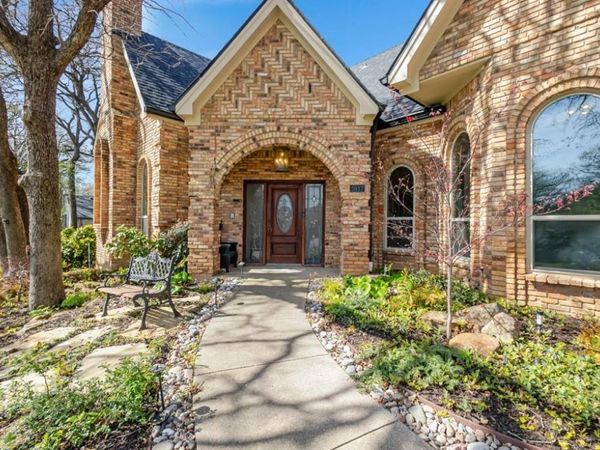 3917 Laurel Lane, Bedford, TX 76021