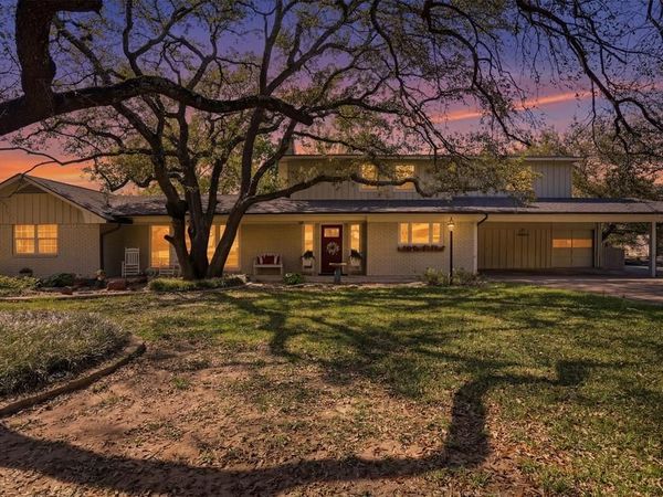 5014 Mohawk Court , De Cordova, TX 76049