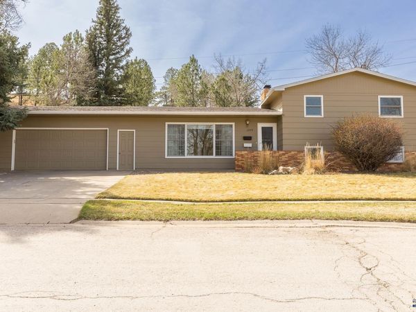 3209 TOMAHAWK DR, Rapid City, SD 57702