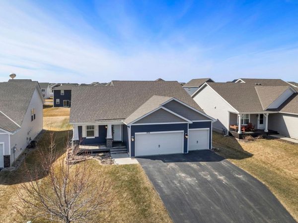 1976 Attenborough Street, Shakopee, MN 55379