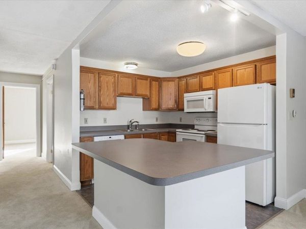 17 Hawthorne Circle, South Burlington, VT 05403