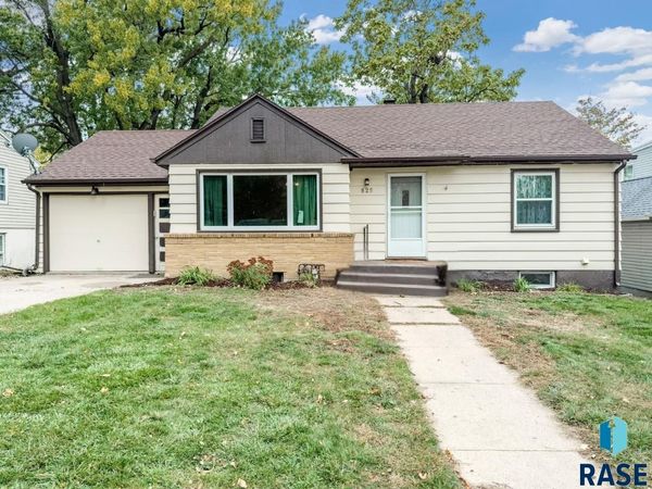 825 S Willow Ave, Sioux Falls, SD 57104