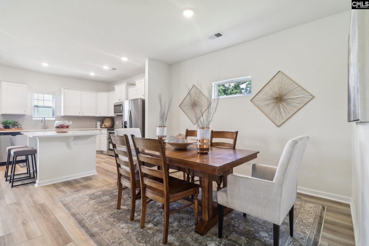 598 Griffon Drive  Photo 33