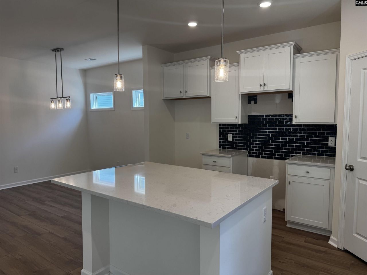 598 Griffon Drive  Photo 4