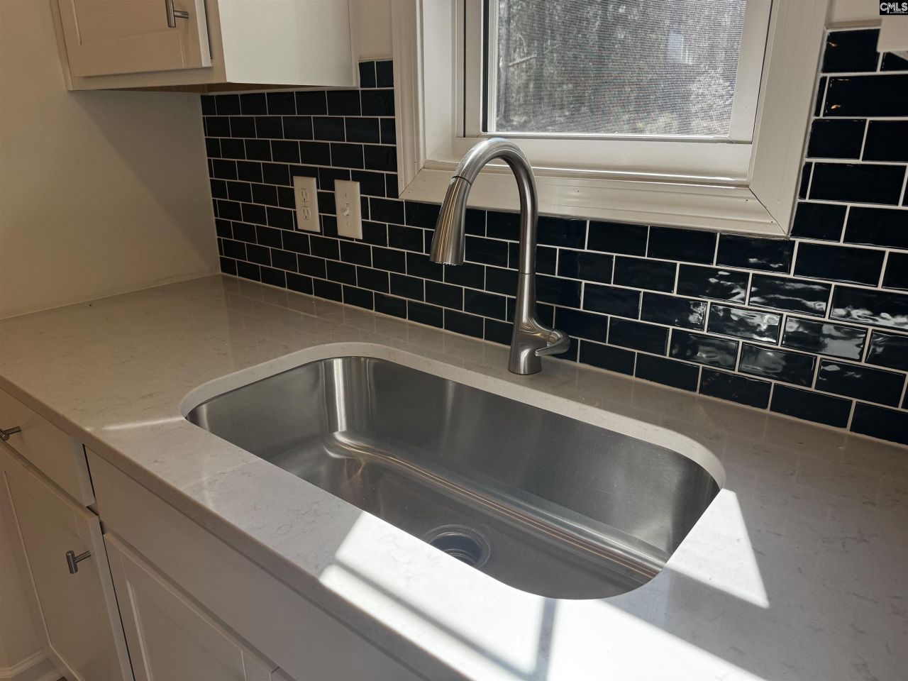 598 Griffon Drive  Photo 5