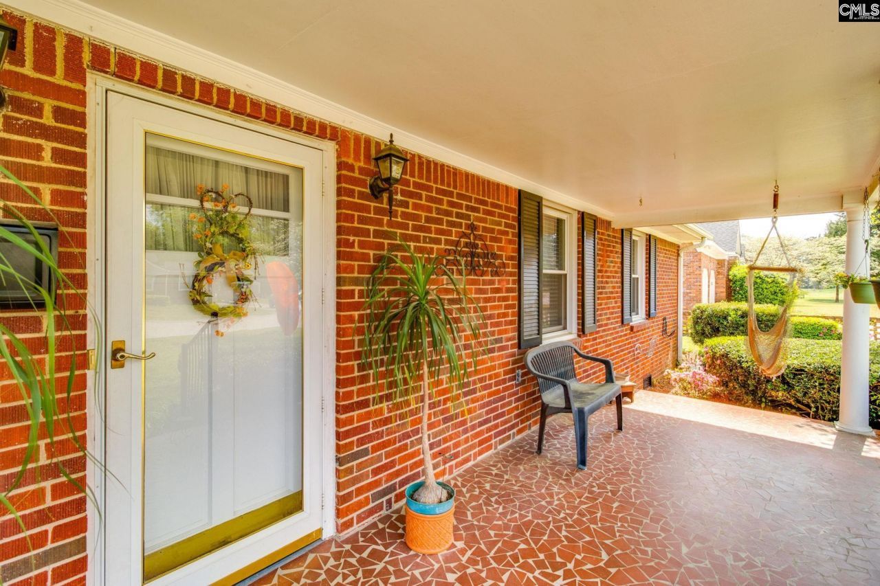 1016 Seminole Drive  Photo 4